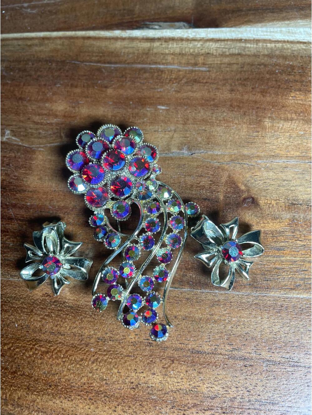 Vintage Aurora Borealis brooch pin and earrings Beautiful Color Excellent Cond.